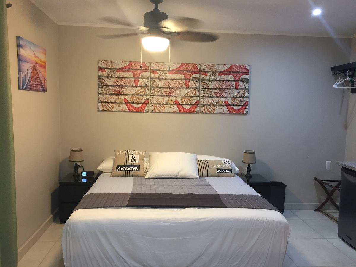 The Pier Beach Inn & Suites 빌렘스타트 외부 사진