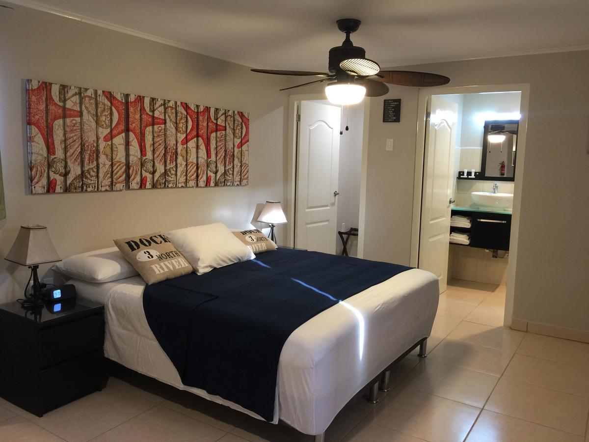 The Pier Beach Inn & Suites 빌렘스타트 외부 사진