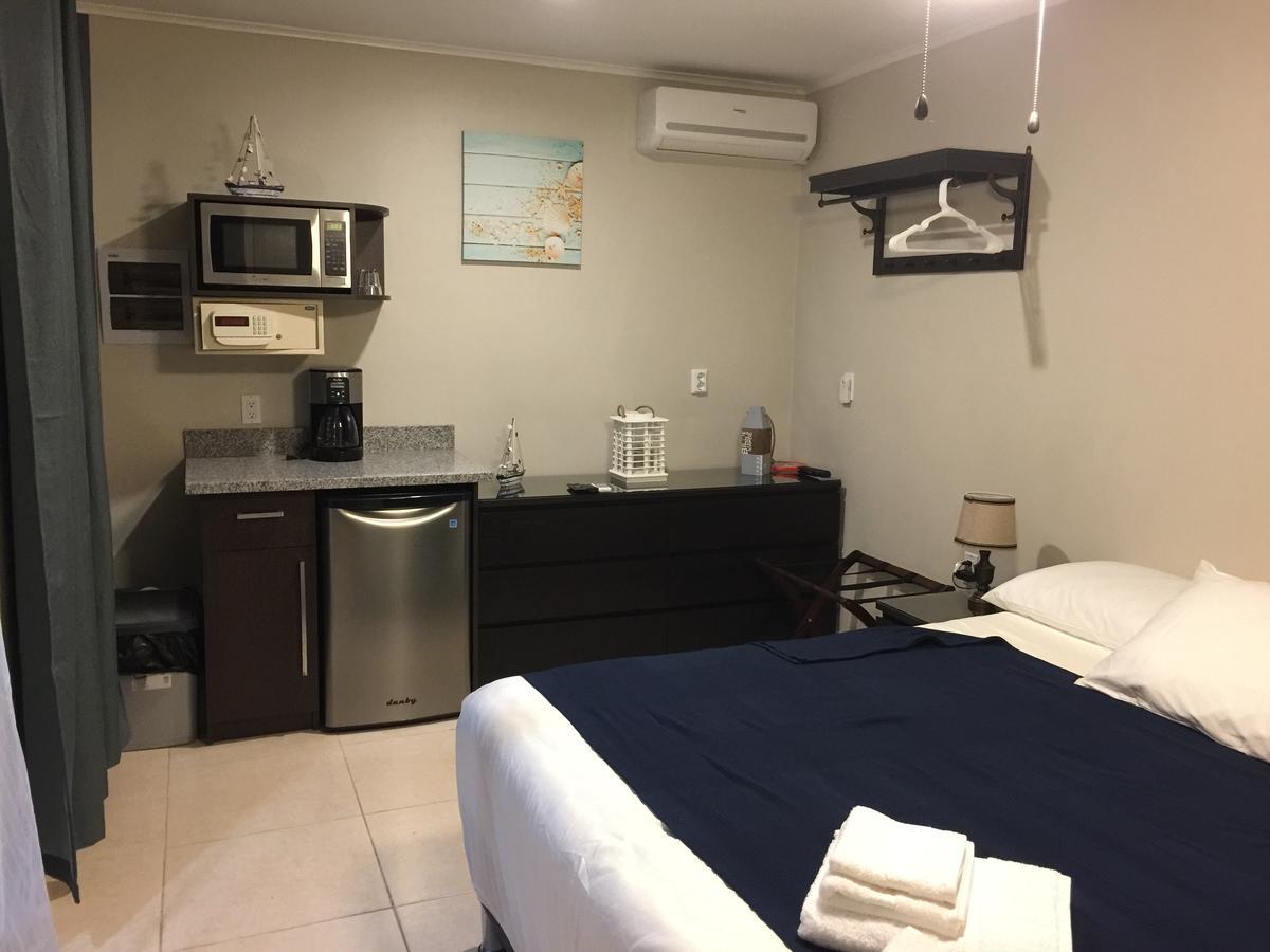 The Pier Beach Inn & Suites 빌렘스타트 외부 사진