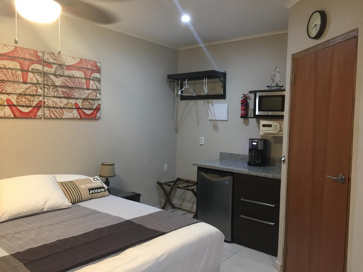 The Pier Beach Inn & Suites 빌렘스타트 외부 사진