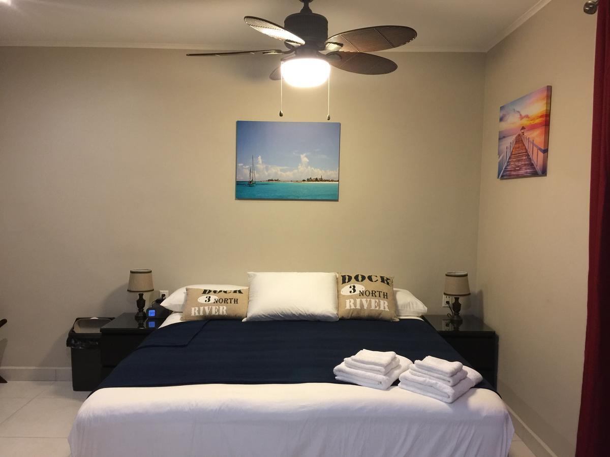 The Pier Beach Inn & Suites 빌렘스타트 외부 사진